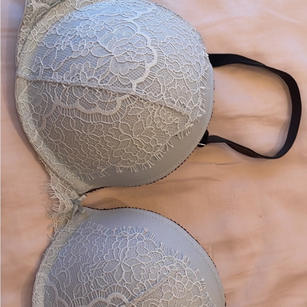 34D push-up bra